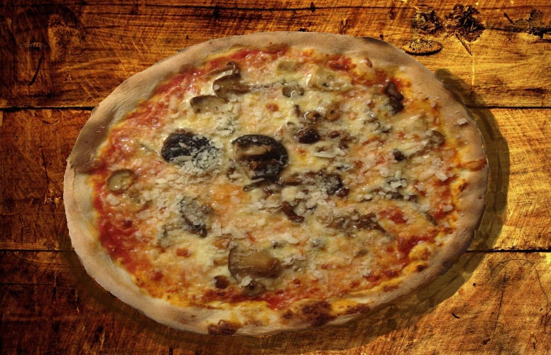 Pizza ai Funghi Misti – DA JITTY Fast Food – Carpi (Modena)